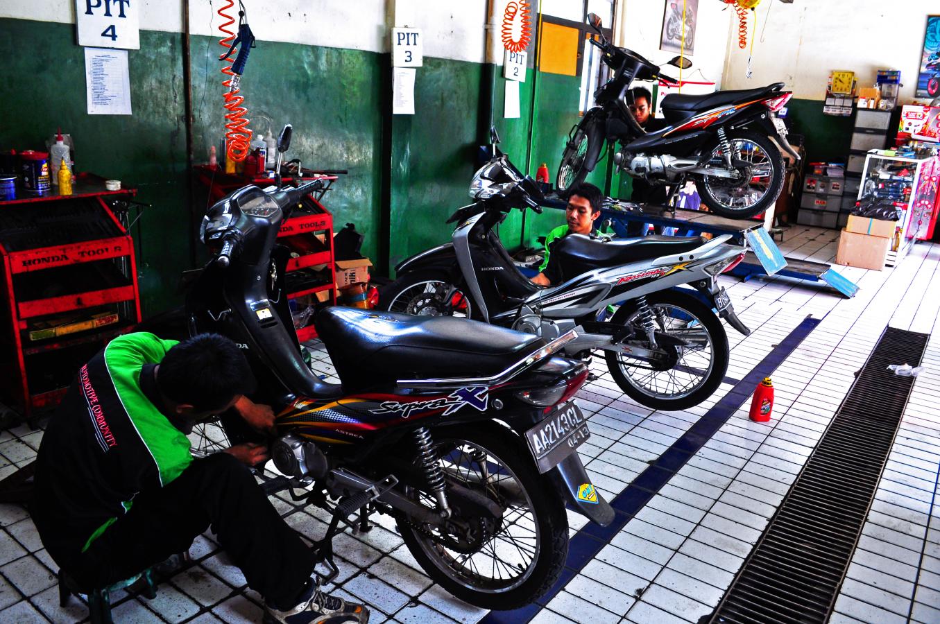 Bengkel Terus Jaya Motor: Solusi Otomotif yang Tak Pernah Menyerah di Cilacap